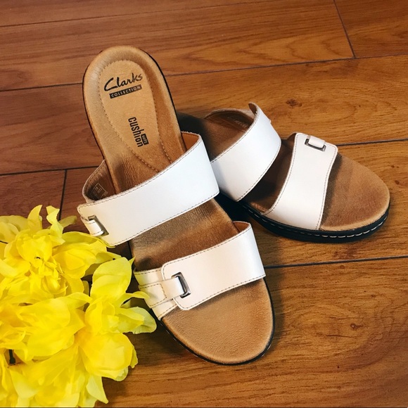 clarks soft cushion flip flops